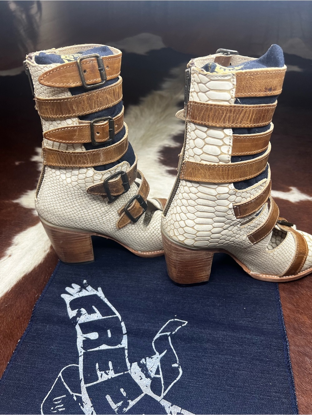 Freebird by Steven White Snake Sandal Gladiator Style Size 8 - Picture 7 of 15